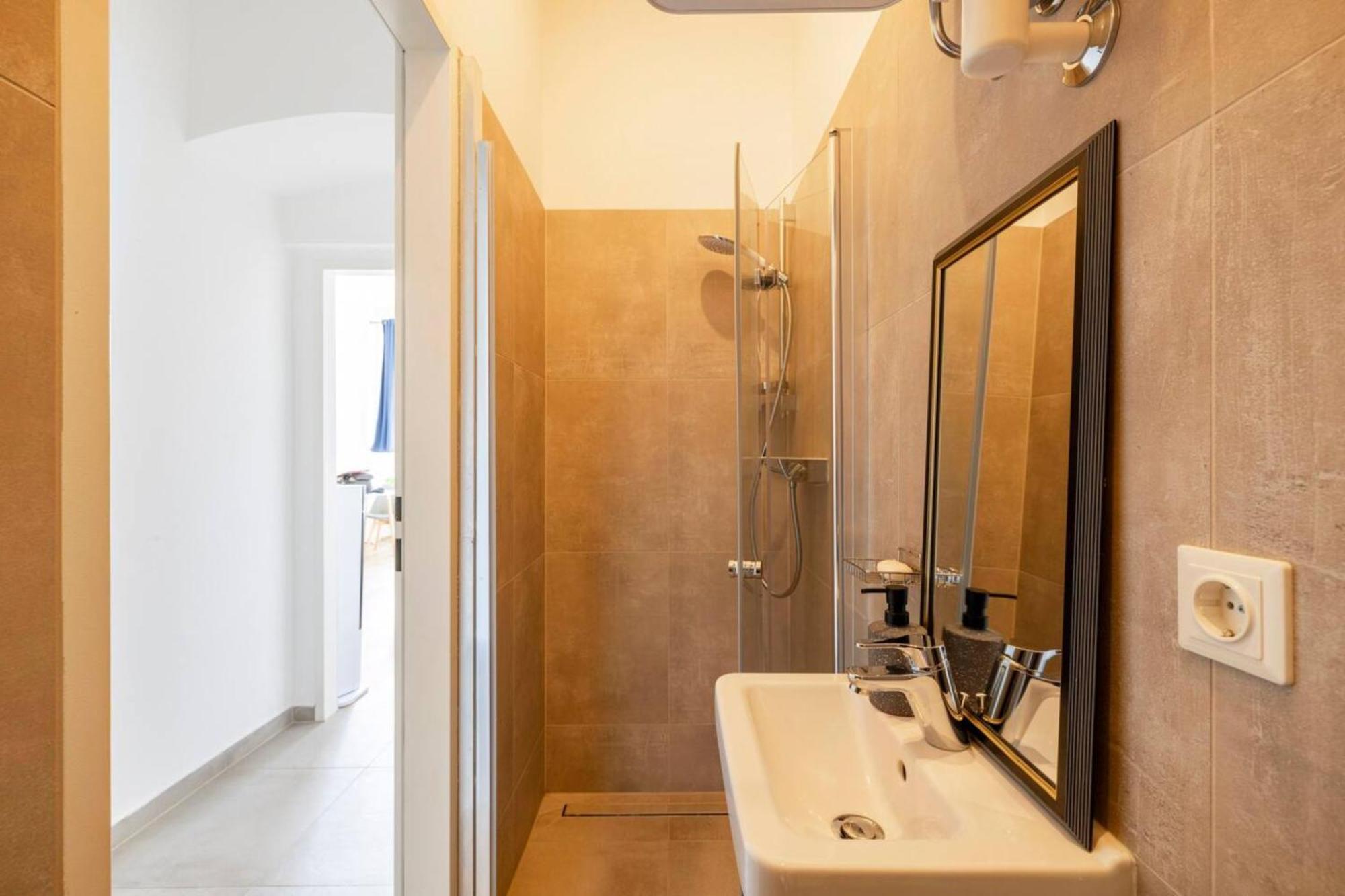 Apartment Near Schoenbrunn & Metro Wien Ngoại thất bức ảnh